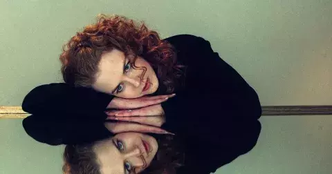 Supernatural Scarlet Hair: Podzimu učarovala nadpřirozeně rudá