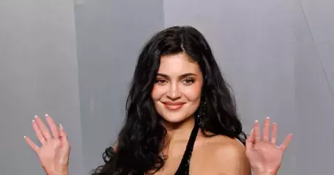 Kylie Jenner a nehty jako z cukrárny: Trend crystal candy je tu
