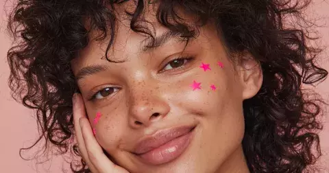 Konec pimple patches? Nastupuje éra akné neutrality
